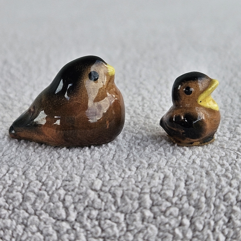 Hagen Renaker Robin Bird Set Mama Baby Black Miniature Set of 2 Figurine 9/16" - Picture 2 of 7